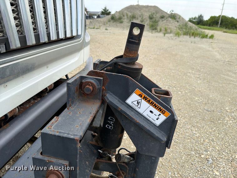 image for item FH6301 2012 International 7600 truck cab and chassis