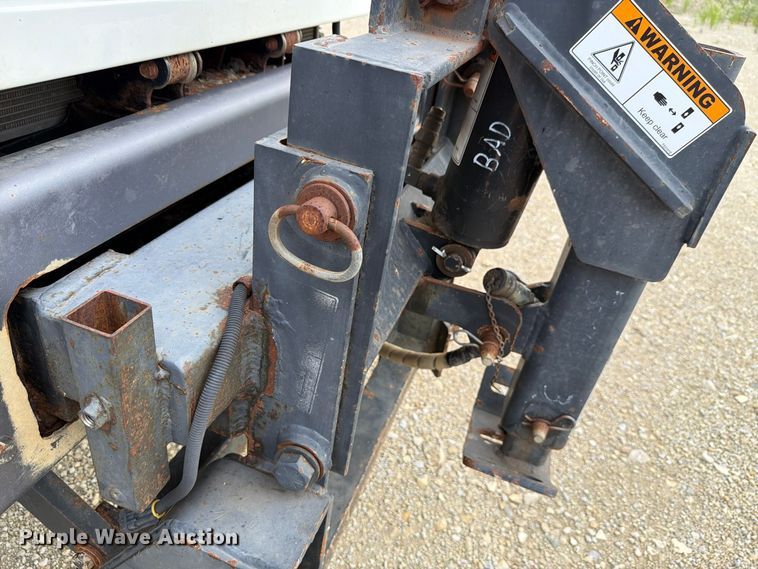 image for item FH6301 2012 International 7600 truck cab and chassis