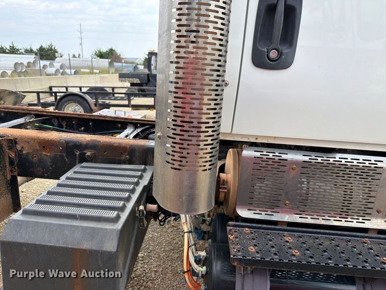 image for item FH6301 2012 International 7600 truck cab and chassis
