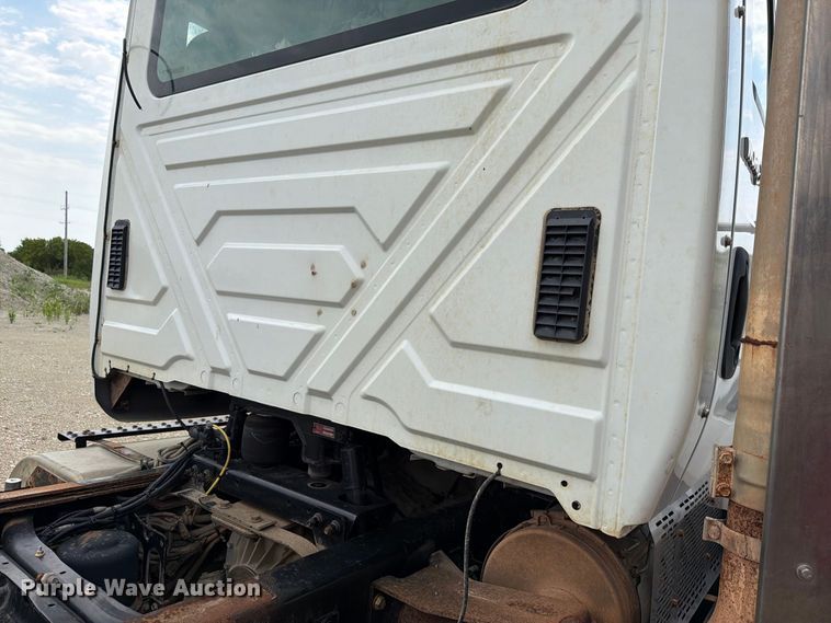 image for item FH6301 2012 International 7600 truck cab and chassis