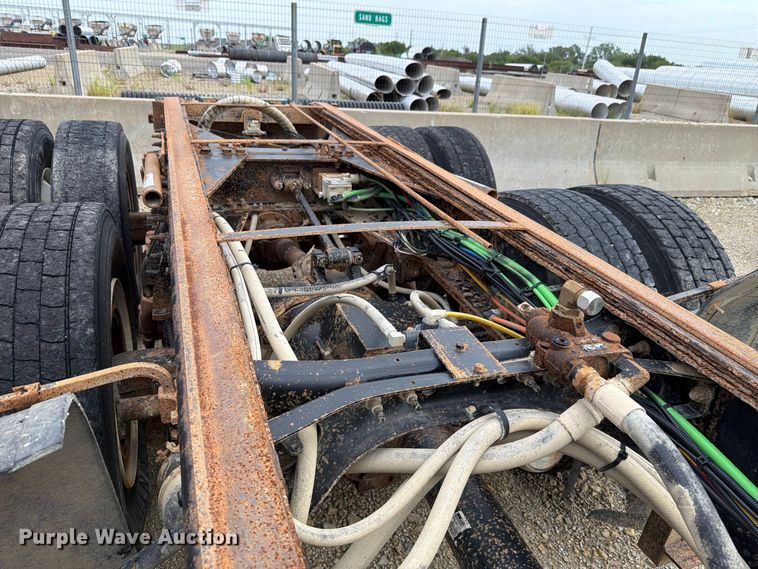 image for item FH6301 2012 International 7600 truck cab and chassis