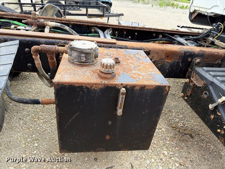 image for item FH6301 2012 International 7600 truck cab and chassis