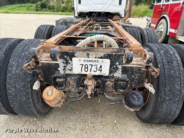 image for item FH6301 2012 International 7600 truck cab and chassis