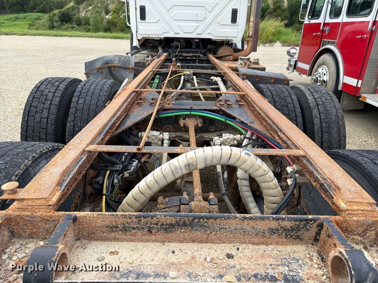 image for item FH6301 2012 International 7600 truck cab and chassis