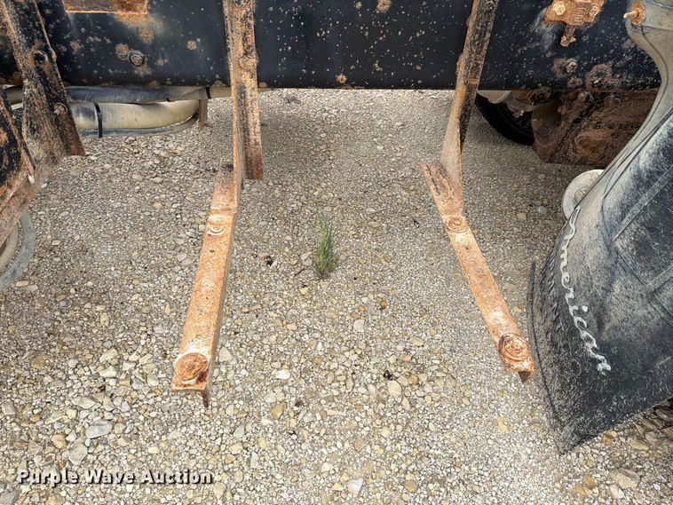 image for item FH6301 2012 International 7600 truck cab and chassis