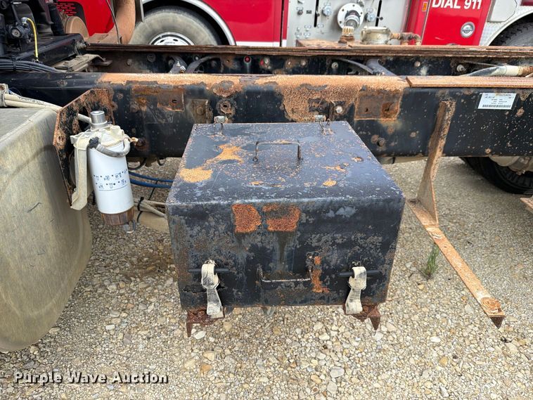 image for item FH6301 2012 International 7600 truck cab and chassis
