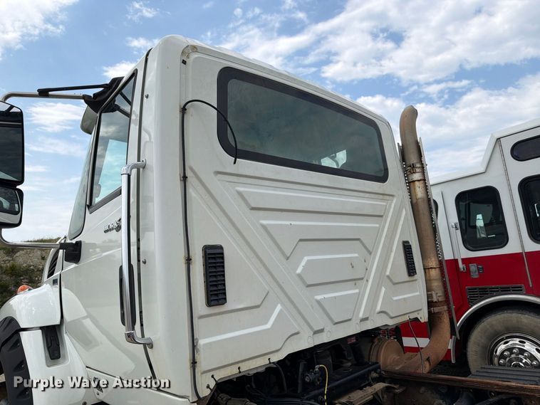 image for item FH6301 2012 International 7600 truck cab and chassis