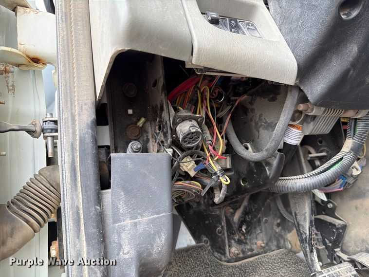 image for item FH6301 2012 International 7600 truck cab and chassis