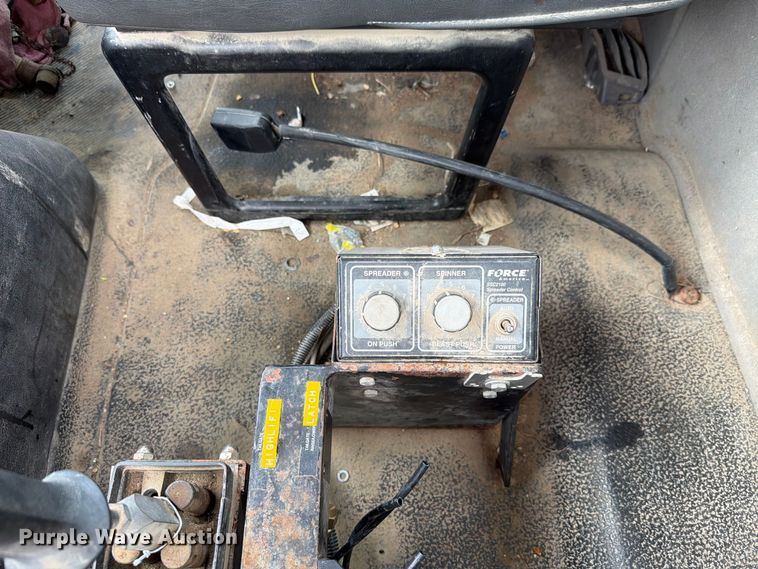 image for item FH6301 2012 International 7600 truck cab and chassis