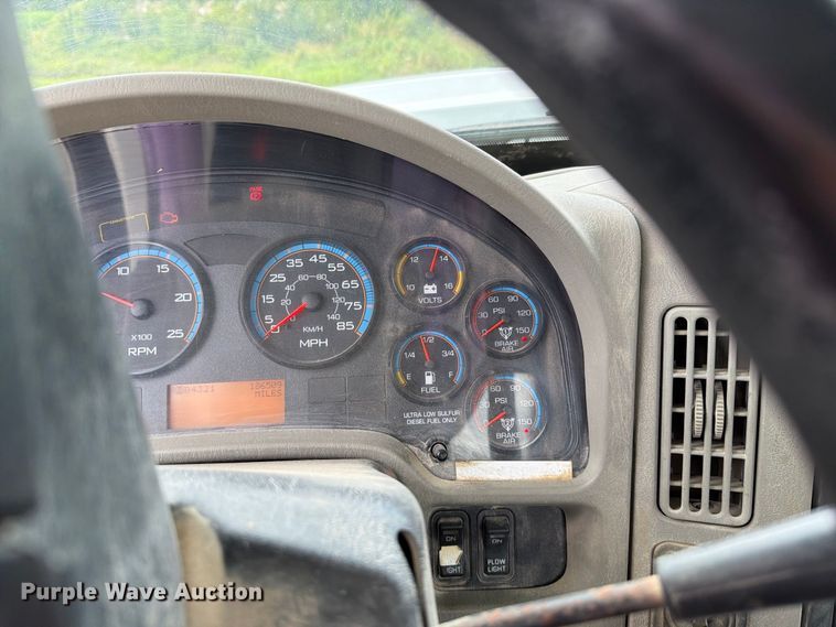 image for item FH6301 2012 International 7600 truck cab and chassis