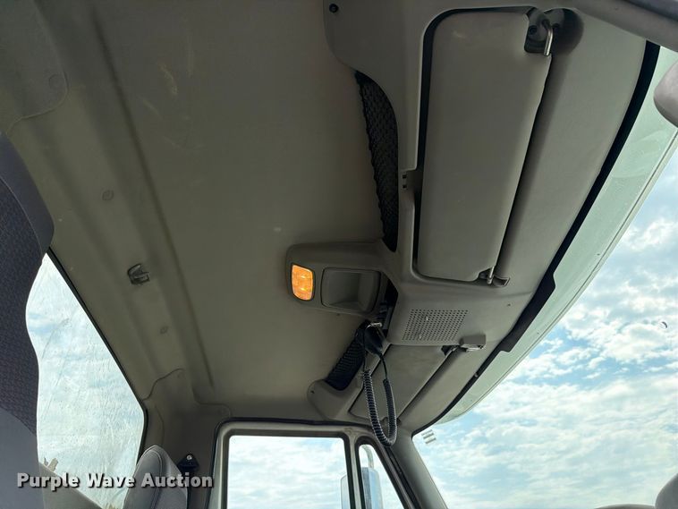 image for item FH6301 2012 International 7600 truck cab and chassis