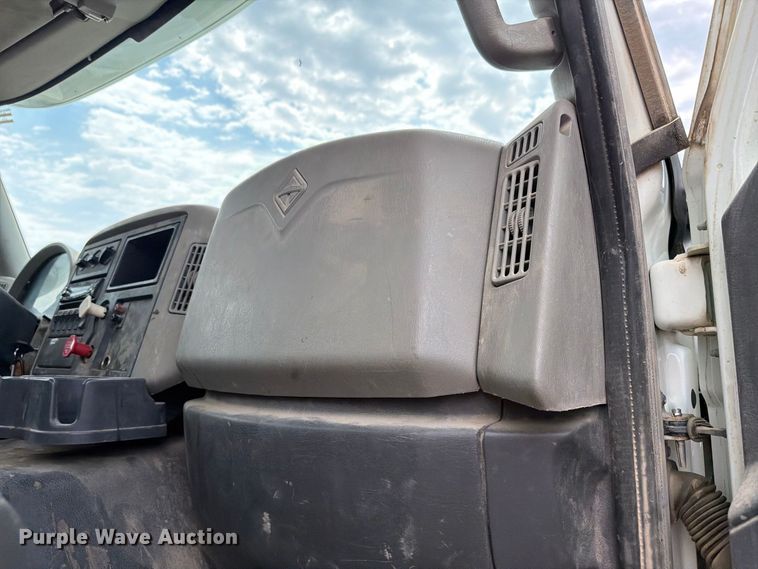 image for item FH6301 2012 International 7600 truck cab and chassis