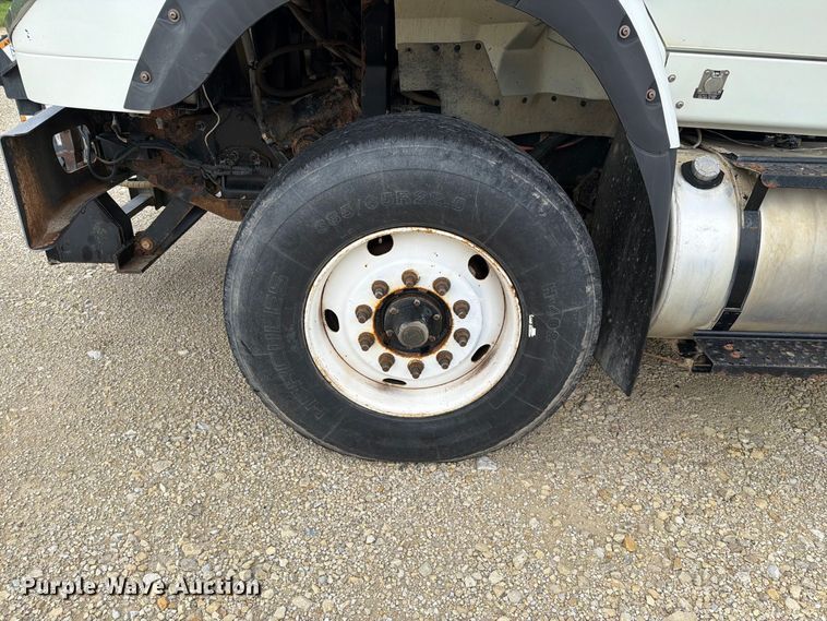 image for item FH6301 2012 International 7600 truck cab and chassis
