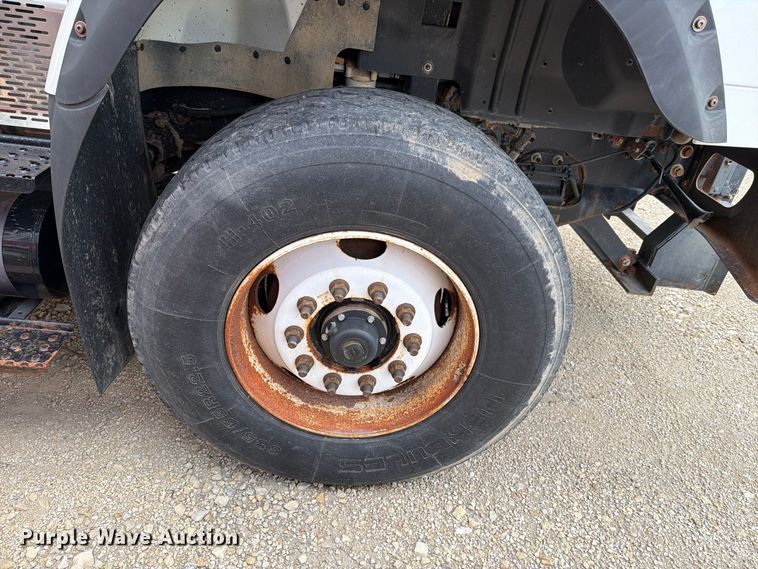 image for item FH6301 2012 International 7600 truck cab and chassis