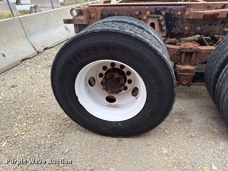 image for item FH6301 2012 International 7600 truck cab and chassis