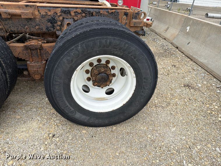image for item FH6301 2012 International 7600 truck cab and chassis