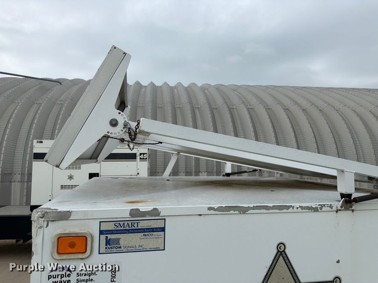 image for item FI0244 2000 Kustom Signals radar trailer