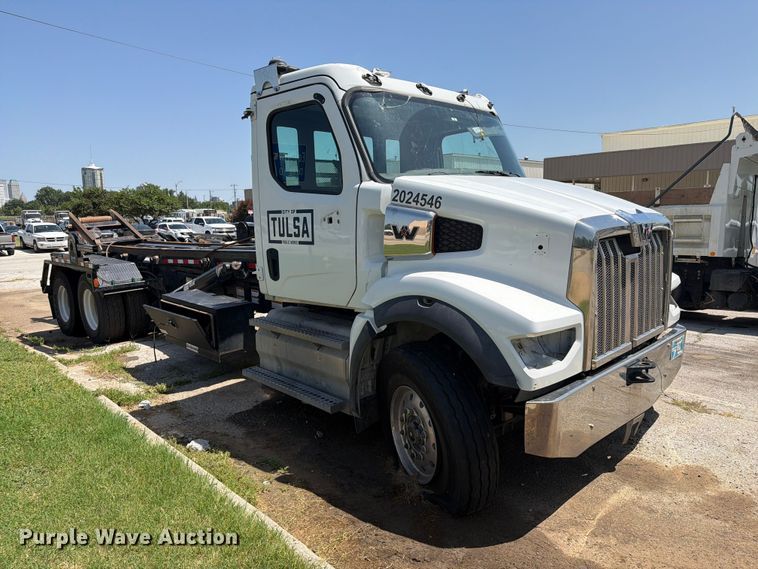 image for item FI0298 2025 Western Star 47X Chassis roll-off container truck
