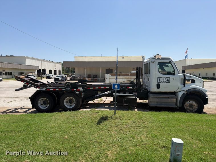 image for item FI0298 2025 Western Star 47X Chassis roll-off container truck