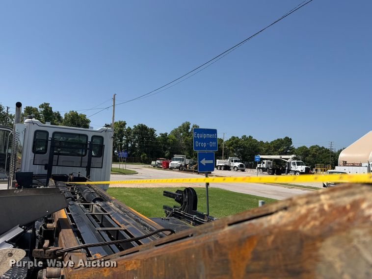 image for item FI0298 2025 Western Star 47X Chassis roll-off container truck