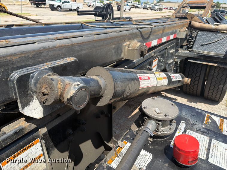image for item FI0298 2025 Western Star 47X Chassis roll-off container truck