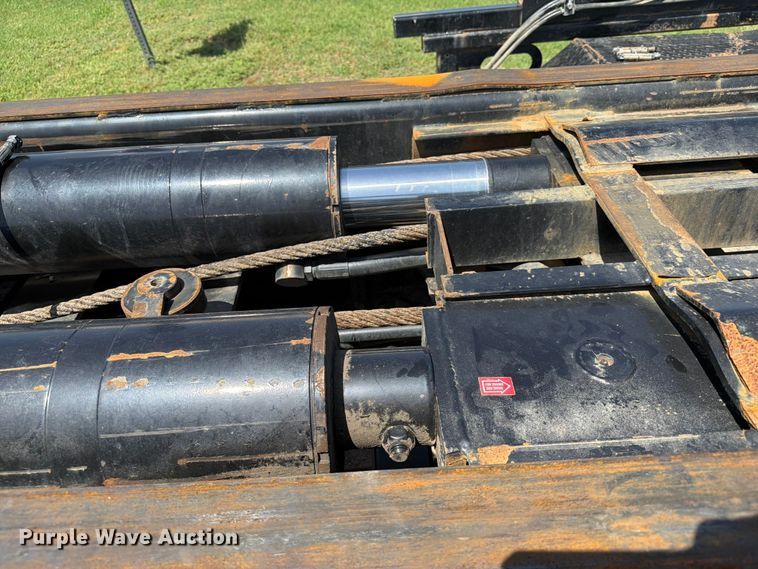 image for item FI0298 2025 Western Star 47X Chassis roll-off container truck
