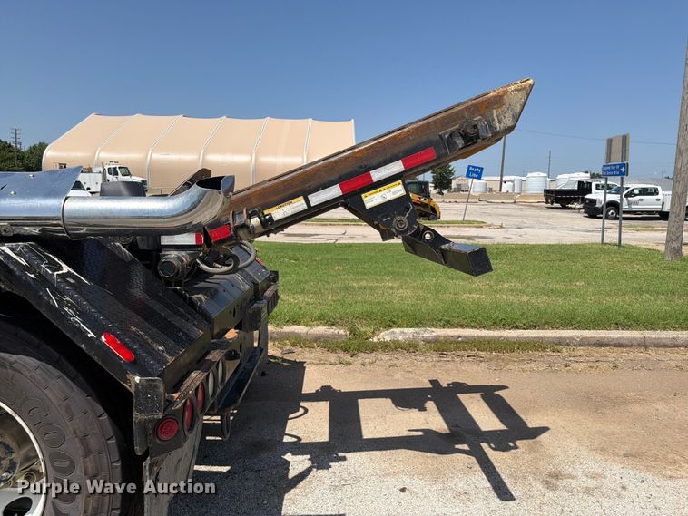 image for item FI0298 2025 Western Star 47X Chassis roll-off container truck
