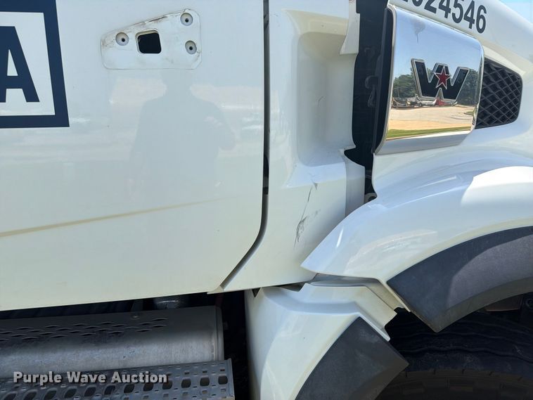 image for item FI0298 2025 Western Star 47X Chassis roll-off container truck