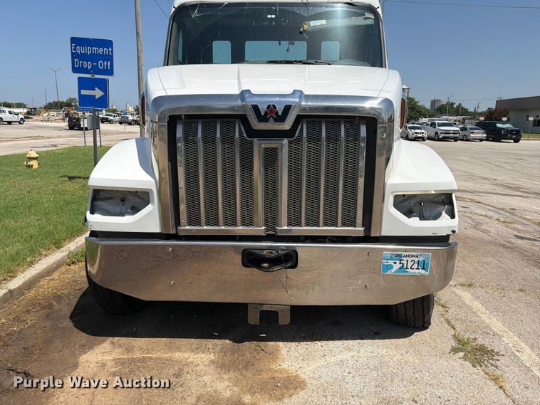 image for item FI0298 2025 Western Star 47X Chassis roll-off container truck