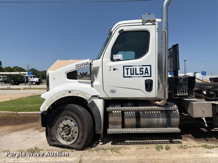 image for item FI0298 2025 Western Star 47X Chassis roll-off container truck