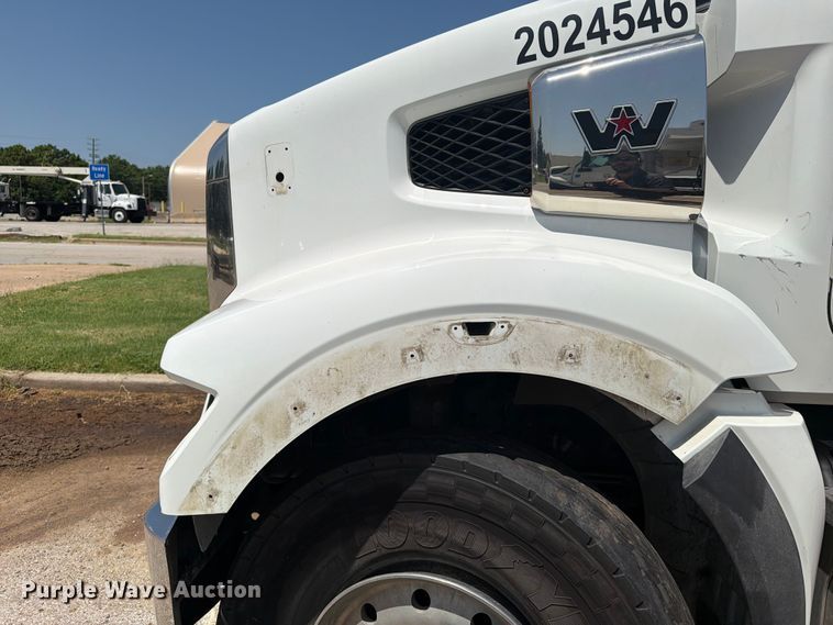image for item FI0298 2025 Western Star 47X Chassis roll-off container truck