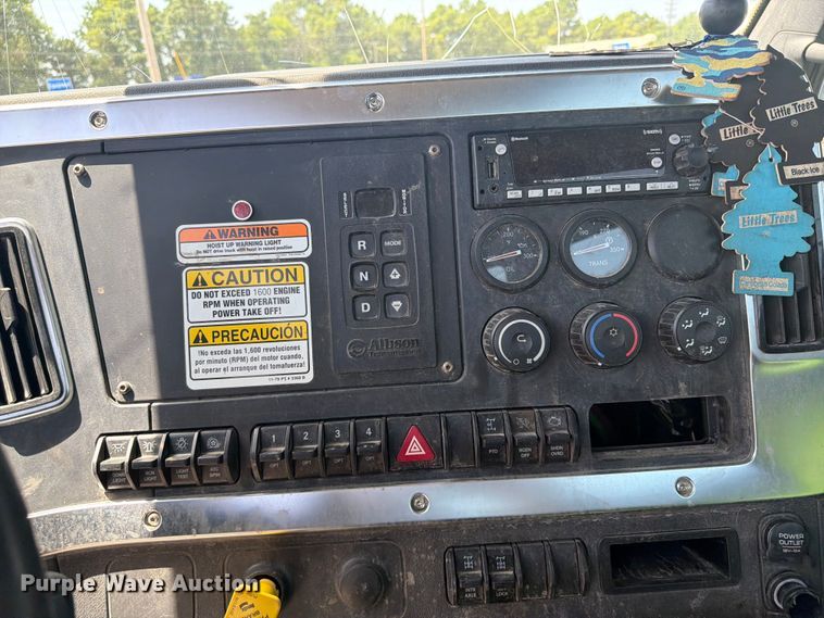 image for item FI0298 2025 Western Star 47X Chassis roll-off container truck