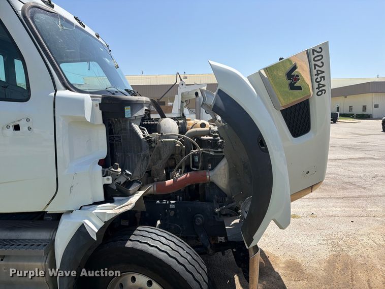image for item FI0298 2025 Western Star 47X Chassis roll-off container truck