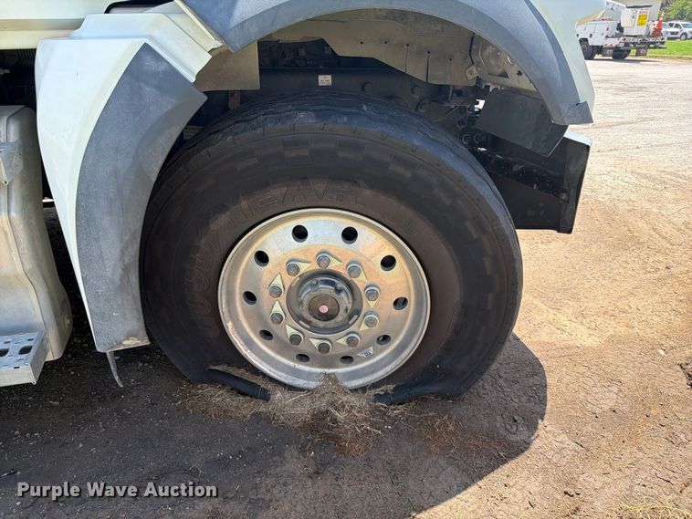 image for item FI0298 2025 Western Star 47X Chassis roll-off container truck