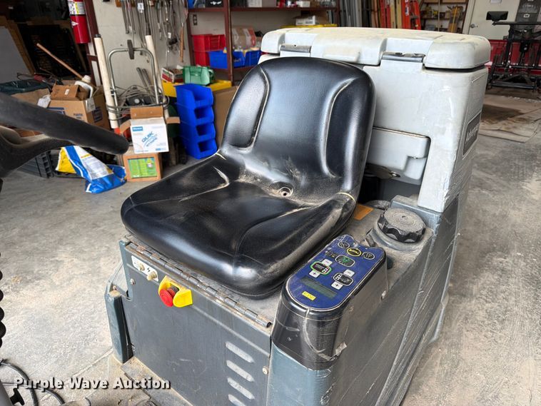 image for item FK3310 Advance Advenger 28050 floor scrubber