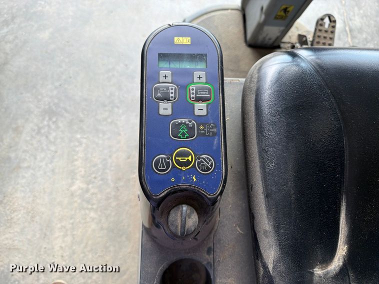 image for item FK3310 Advance Advenger 28050 floor scrubber