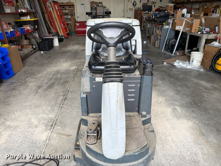 image for item FK3310 Advance Advenger 28050 floor scrubber