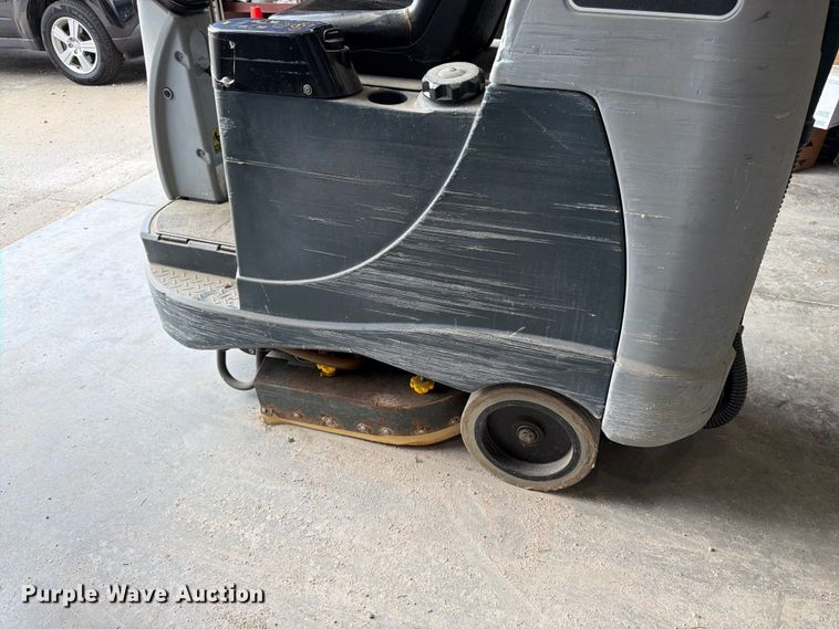 image for item FK3310 Advance Advenger 28050 floor scrubber