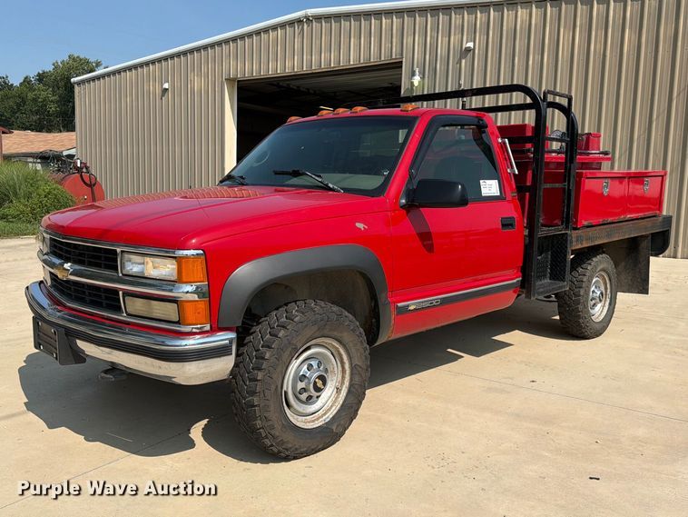 1996 Chevrolet K2500 flatbed pickup truck