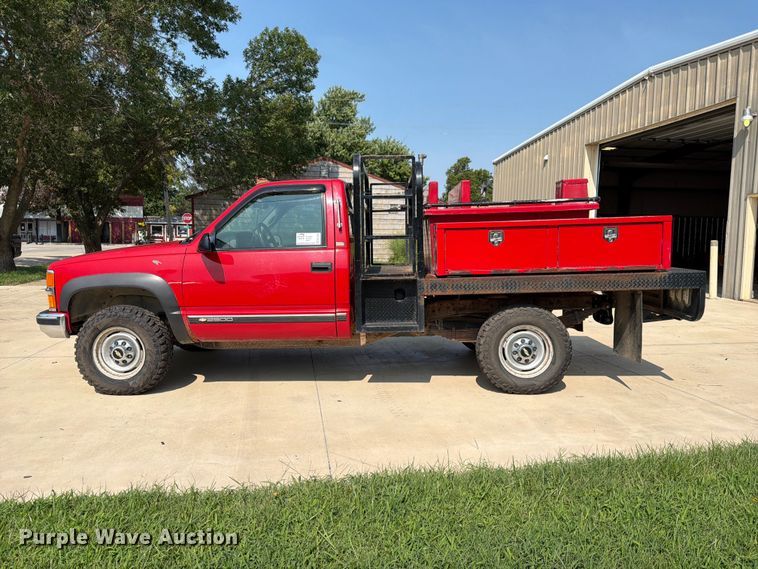 image for item FK3550 1996 Chevrolet K2500 flatbed pickup truck
