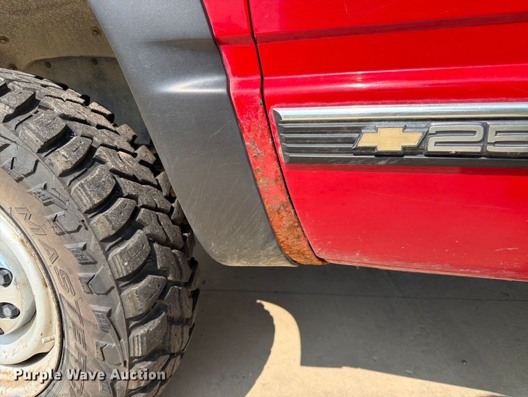 image for item FK3550 1996 Chevrolet K2500 flatbed pickup truck