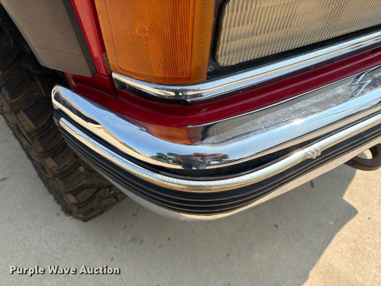 image for item FK3550 1996 Chevrolet K2500 flatbed pickup truck