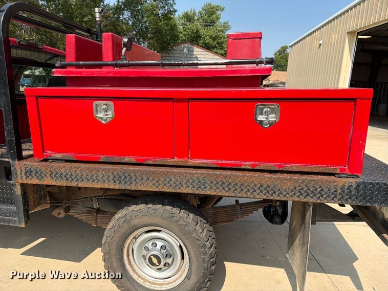 image for item FK3550 1996 Chevrolet K2500 flatbed pickup truck
