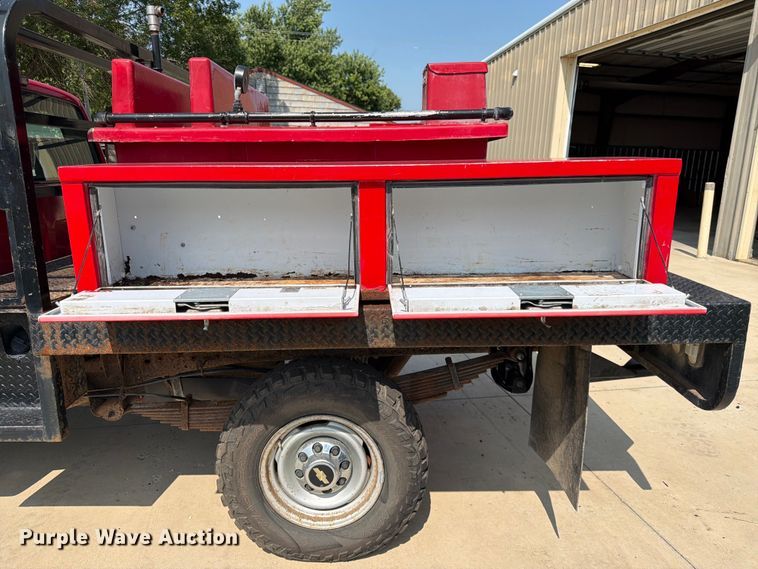 image for item FK3550 1996 Chevrolet K2500 flatbed pickup truck