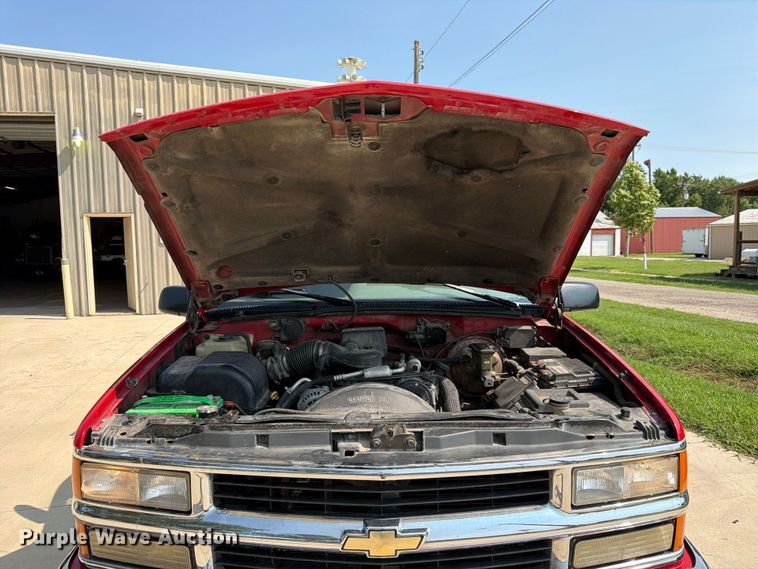image for item FK3550 1996 Chevrolet K2500 flatbed pickup truck