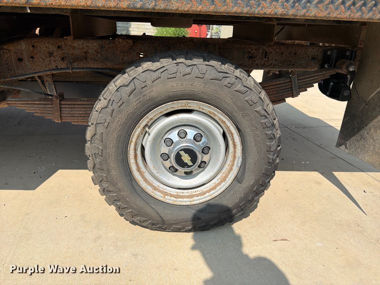 image for item FK3550 1996 Chevrolet K2500 flatbed pickup truck