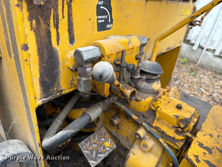 image for item FK3563 1987 Vermeer M455 trencher