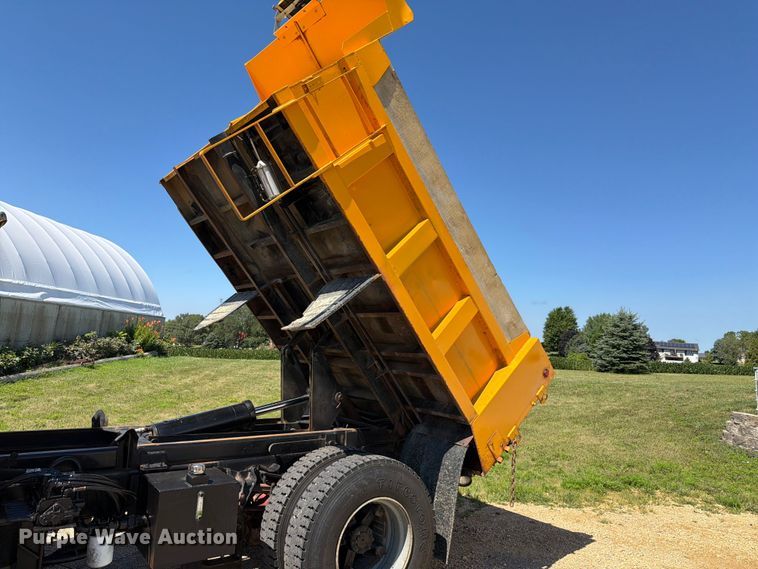 image for item FK4116 1998 International 4900 dump truck