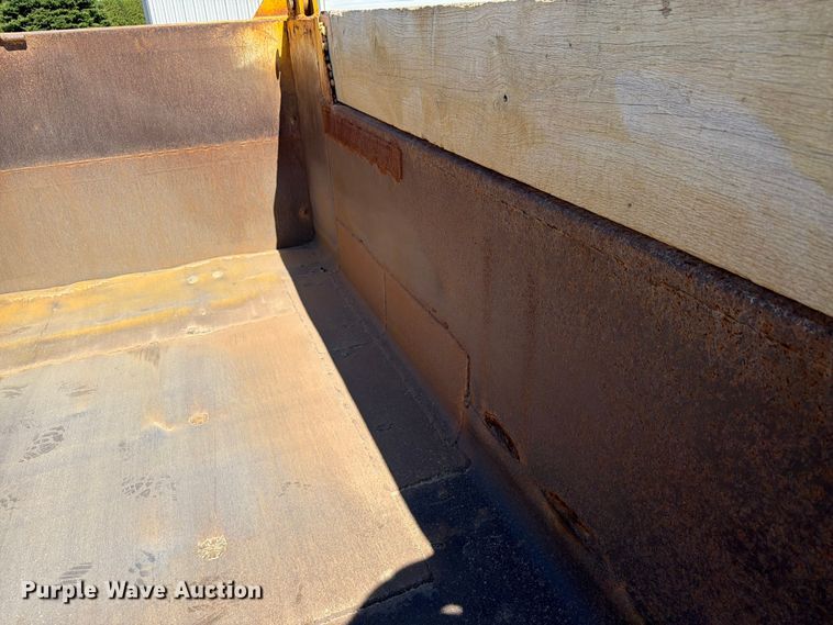 image for item FK4116 1998 International 4900 dump truck