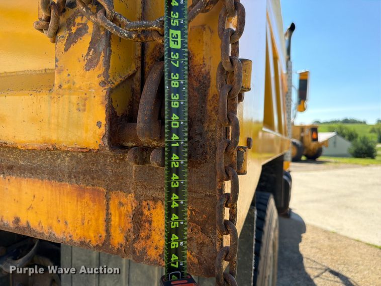 image for item FK4116 1998 International 4900 dump truck